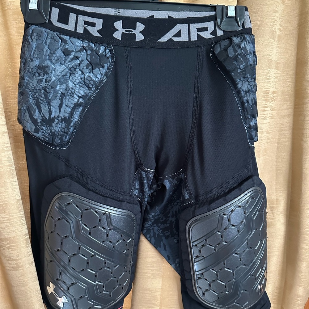 Men's under Armour black football girdle